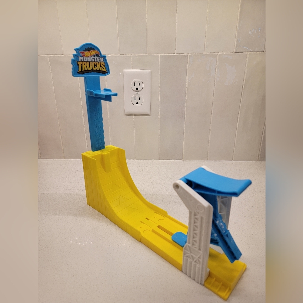 Hot Wheels Monster Trucks Launch Ramp